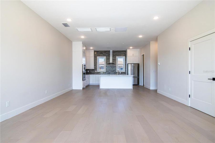 Spacious, unfurnished interior of a new home in , St. Petersburg (Image 27). Spacious, unfurnished interior of a new home in , St. Petersburg (Image 27).