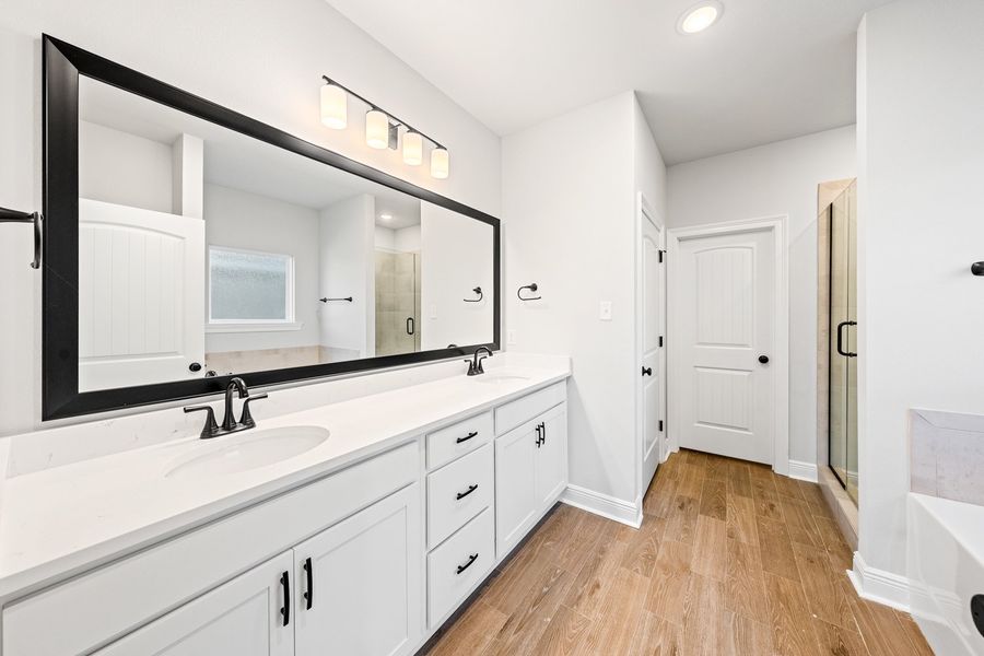 Furnished interior view inside a new home in Eagle Pointe, Pensacola (Image 8). Furnished interior view inside a new home in Eagle Pointe, Pensacola (Image 8).