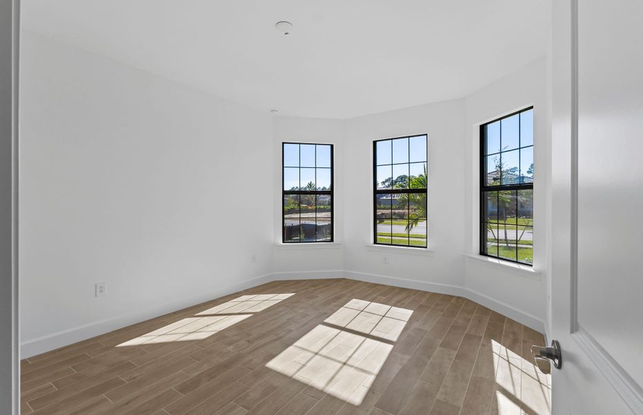 Spacious, unfurnished interior of a new home in Terreno, Naples (Image 13).
