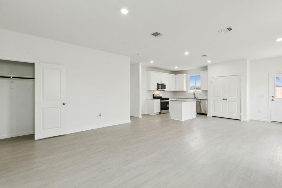 Spacious, unfurnished interior of a new home in Windcress, Cove (Image 23).