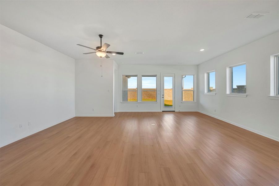 Spacious, unfurnished interior of a new home in Beacon Point at Lago Mar 50’ Homesites, Texas City (Image 15).