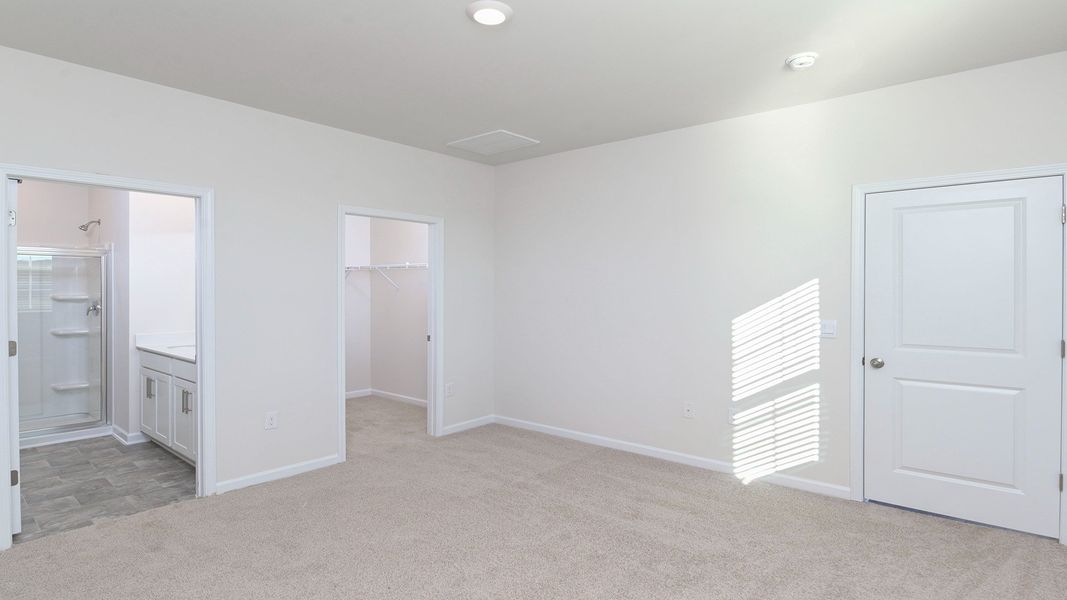 Representative unfurnished interior of a home built from the CAMERON by D.R. Horton in Mulberry Landing, Orangeburg (Image 21).