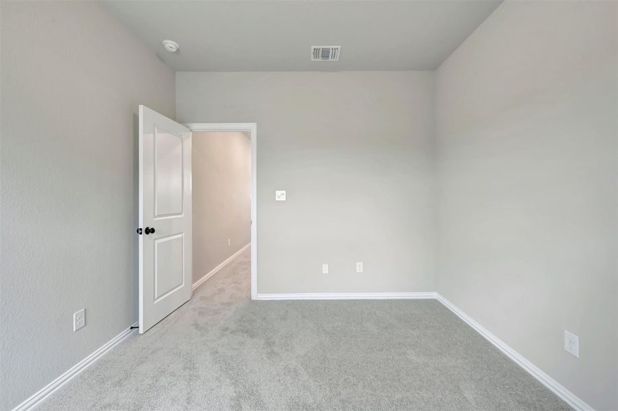 Spacious, unfurnished interior of a new home in Heritage, Dripping Springs (Image 31).