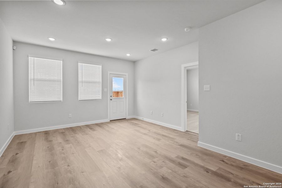 Spacious, unfurnished interior of a new home in Summerlin, San Antonio (Image 21).