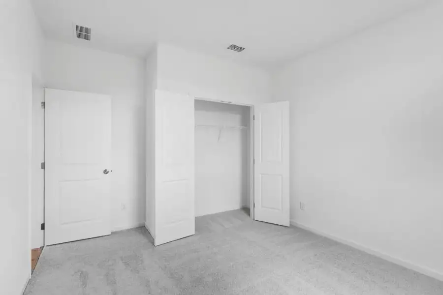 Spacious, unfurnished interior of a new home in Heritage River, Euharlee (Image 18).
