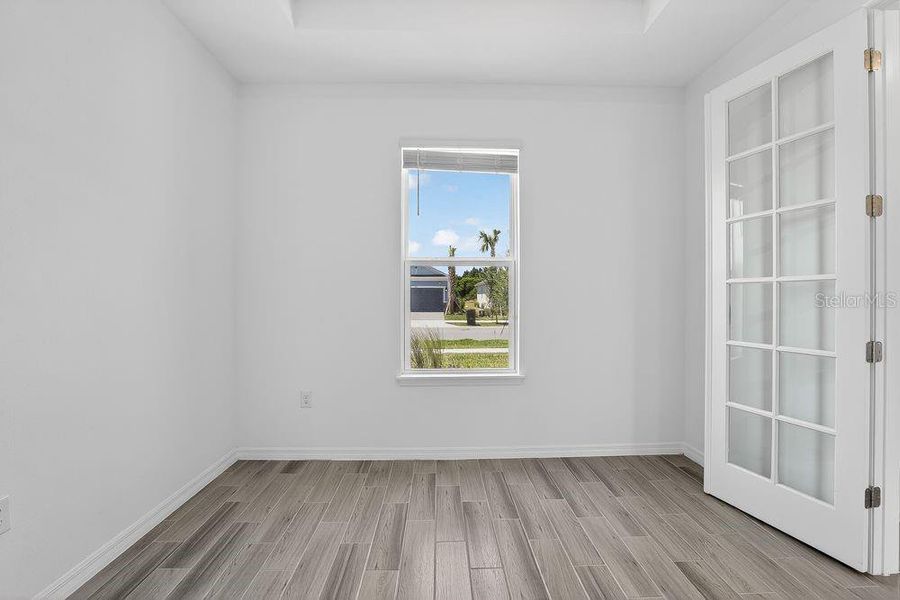 Spacious, unfurnished interior of a new home in Ardisia Park, New Smyrna Beach (Image 34).