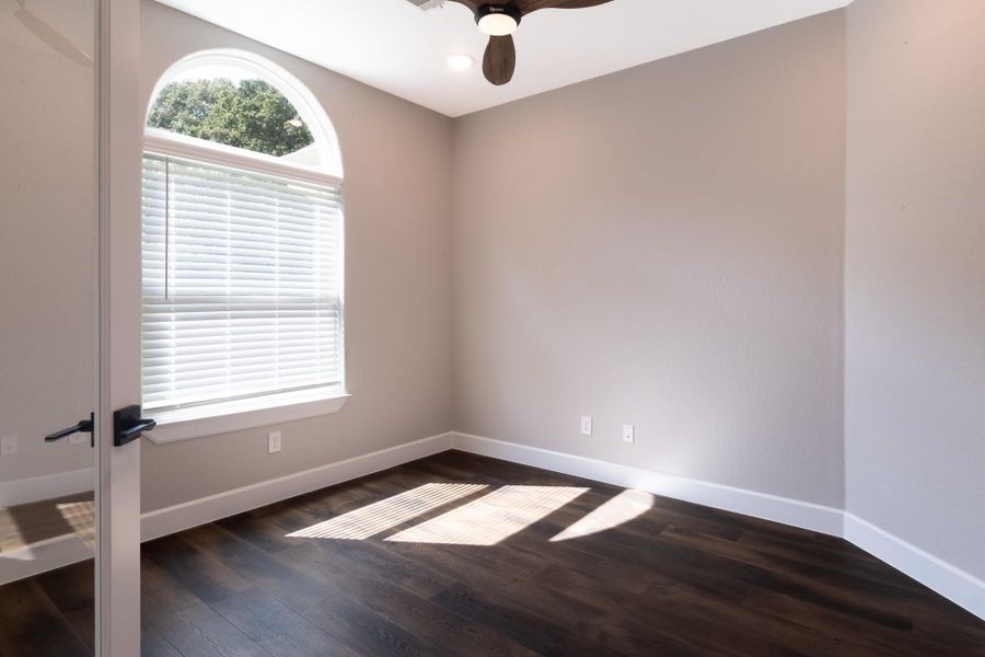 Spacious, unfurnished interior of a new home in , Huntsville (Image 16).