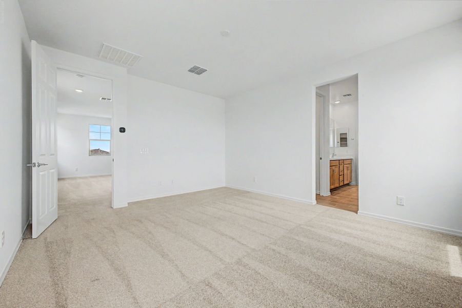 Spacious, unfurnished interior of a new home in Soleo, San Tan Valley (Image 13).