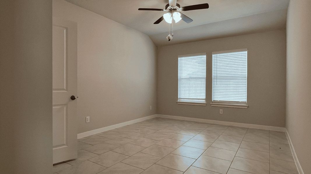 Spacious, unfurnished interior of a new home in Saratoga Crossing, Corpus Christi (Image 14).
