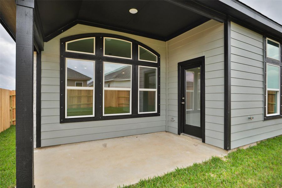 Exterior details and patio area of a home in Aldeana, Bonney (Image 21).