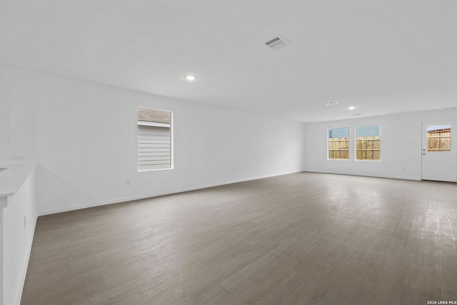 Spacious, unfurnished interior of a new home in Voss Farms, New Braunfels (Image 10).