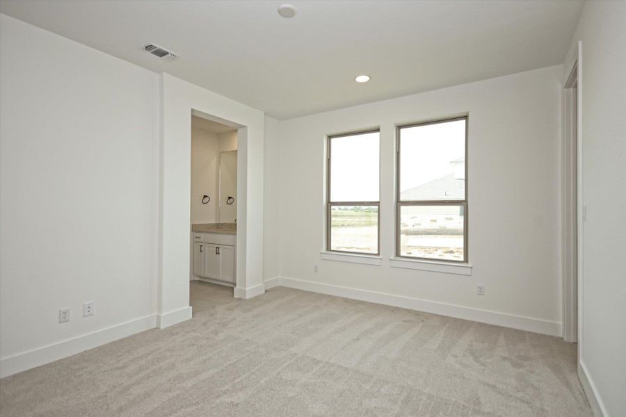 Spacious, unfurnished interior of a new home in Scofield Farms Estates, Georgetown (Image 17).
