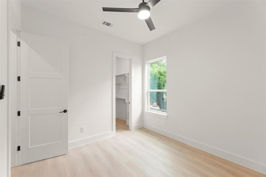Spacious, unfurnished interior of a new home in , Houston (Image 41).