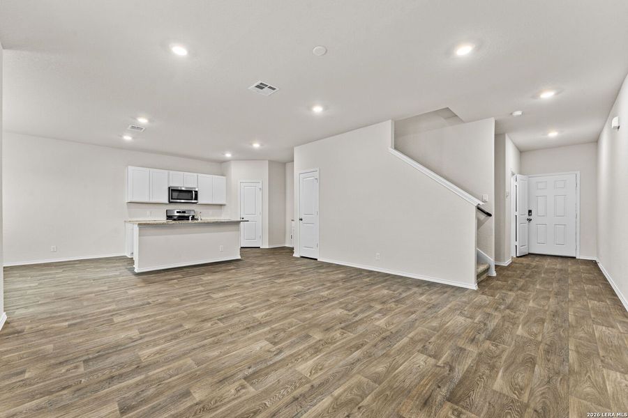 Spacious, unfurnished interior of a new home in Redbird Ranch, San Antonio (Image 26).
