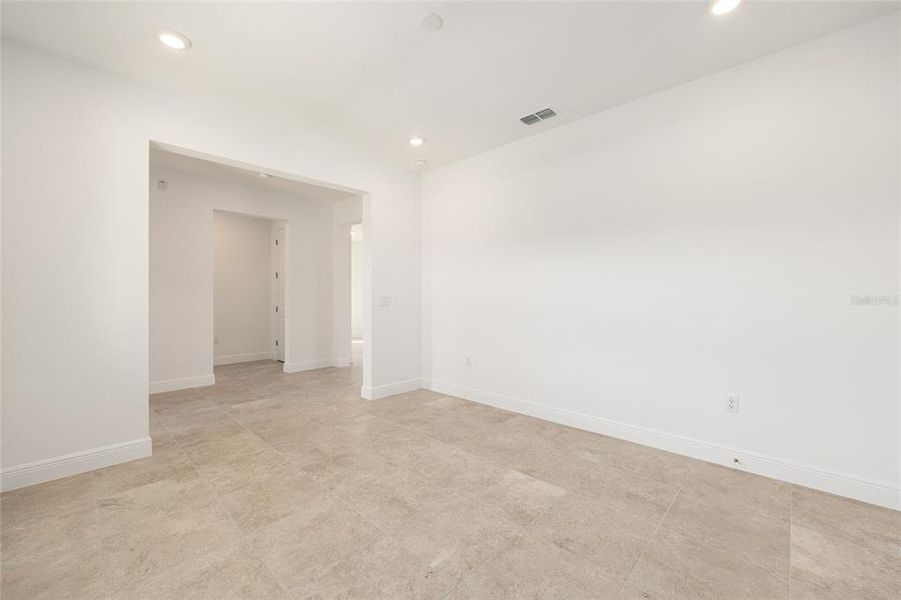 Spacious, unfurnished interior of a new home in , Ocala (Image 13).