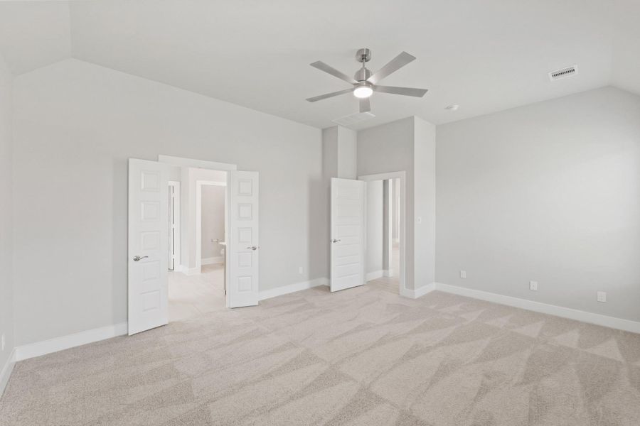 Spacious, unfurnished interior of a new home in Briarwood Crossing, Rosenberg (Image 28).