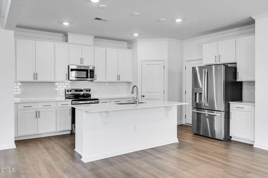 SUN_CaitlinCrossing_Pic_OakleyII-20