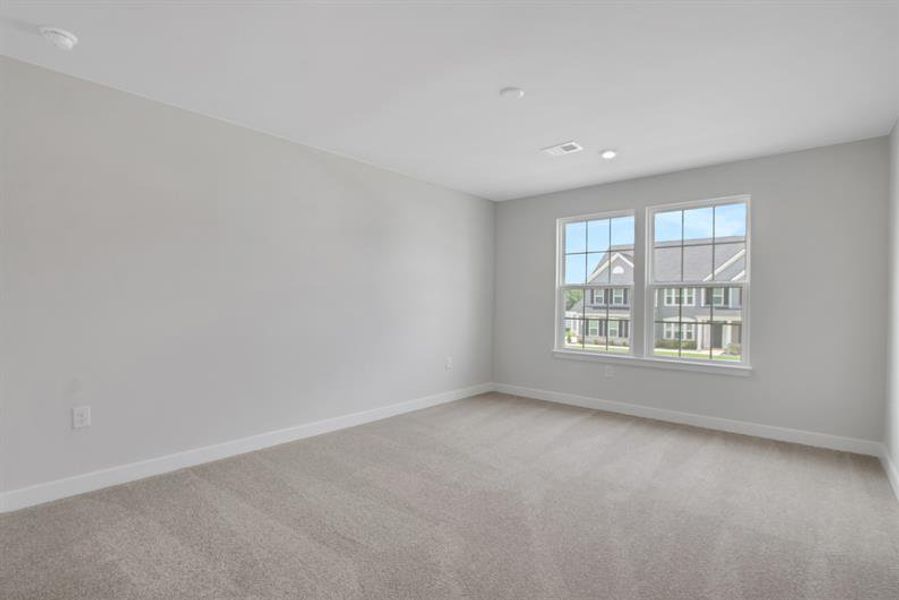 Spacious, unfurnished interior of a new home in Edinburgh, Locust Grove (Image 47).