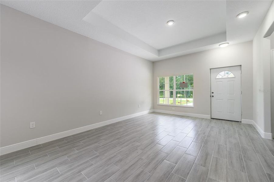 Spacious, unfurnished interior of a new home in , Orlando (Image 24).