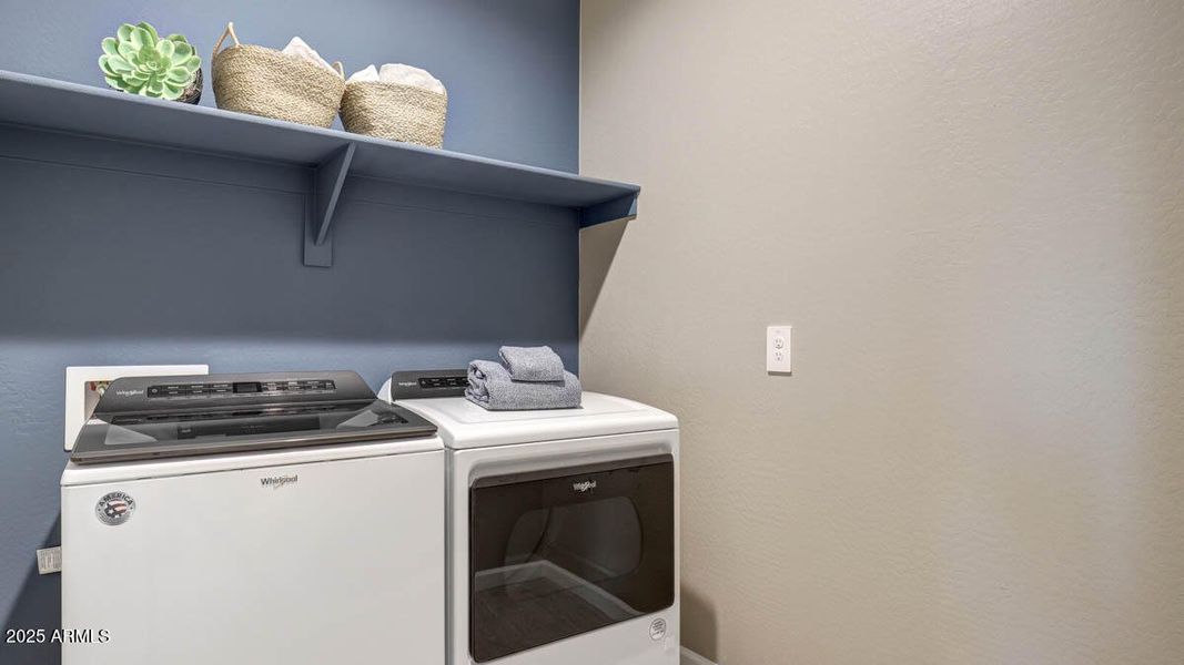 Loon with furniture with burlap cabinets