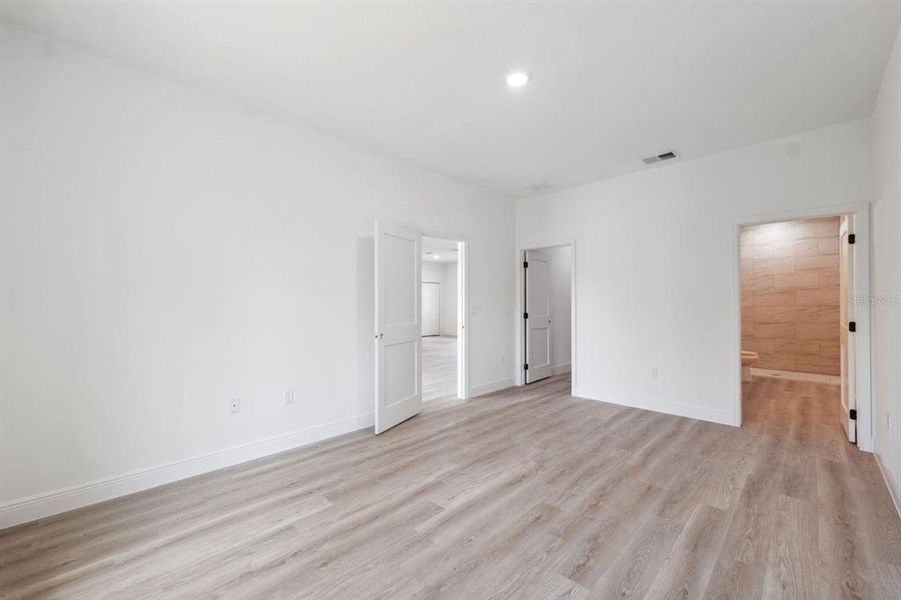 Spacious, unfurnished interior of a new home in , Ocala (Image 21).