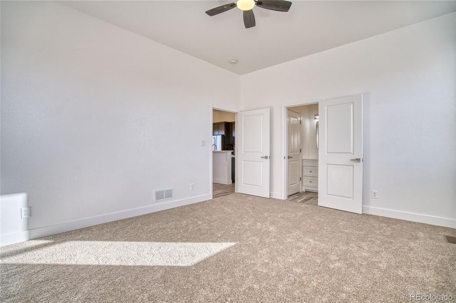 Spacious, unfurnished interior of a new home in , Hudson (Image 17).