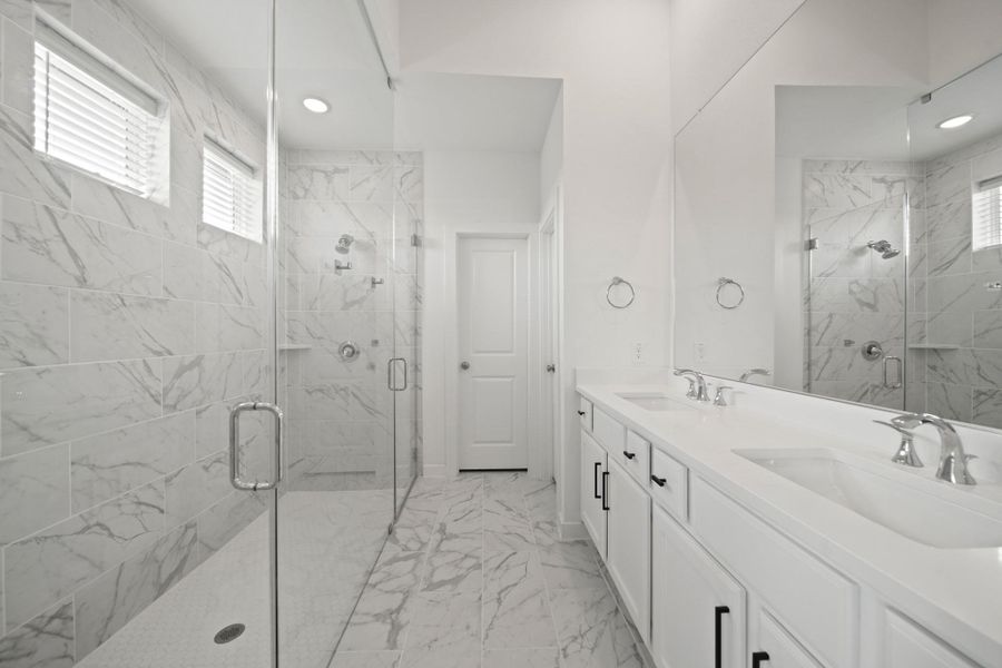 Furnished interior view inside a new home in , Rosharon (Image 27).