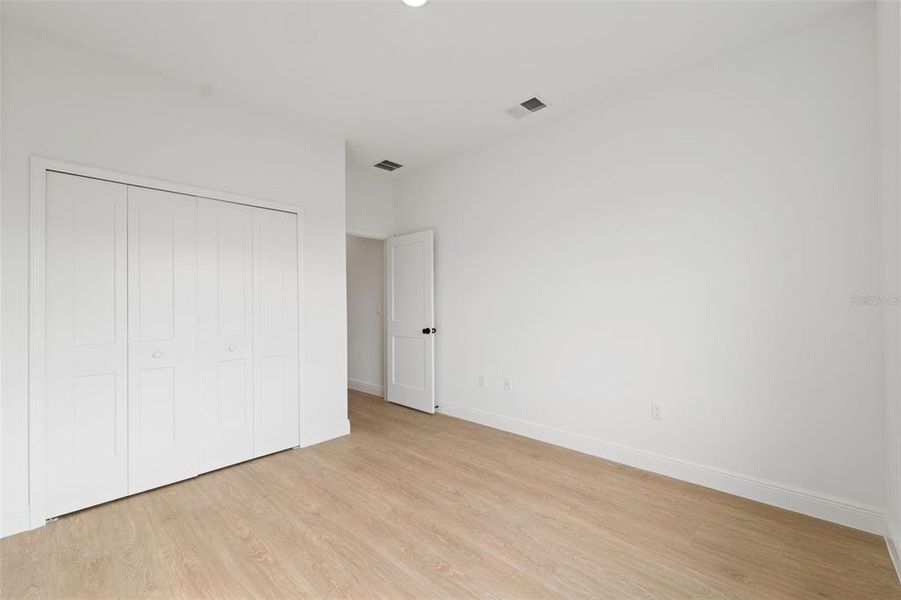 Spacious, unfurnished interior of a new home in , Ocala (Image 16).