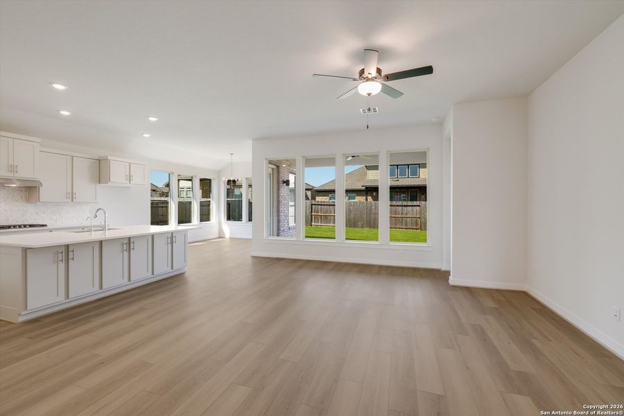 Spacious, unfurnished interior of a new home in Veramendi, New Braunfels (Image 6).