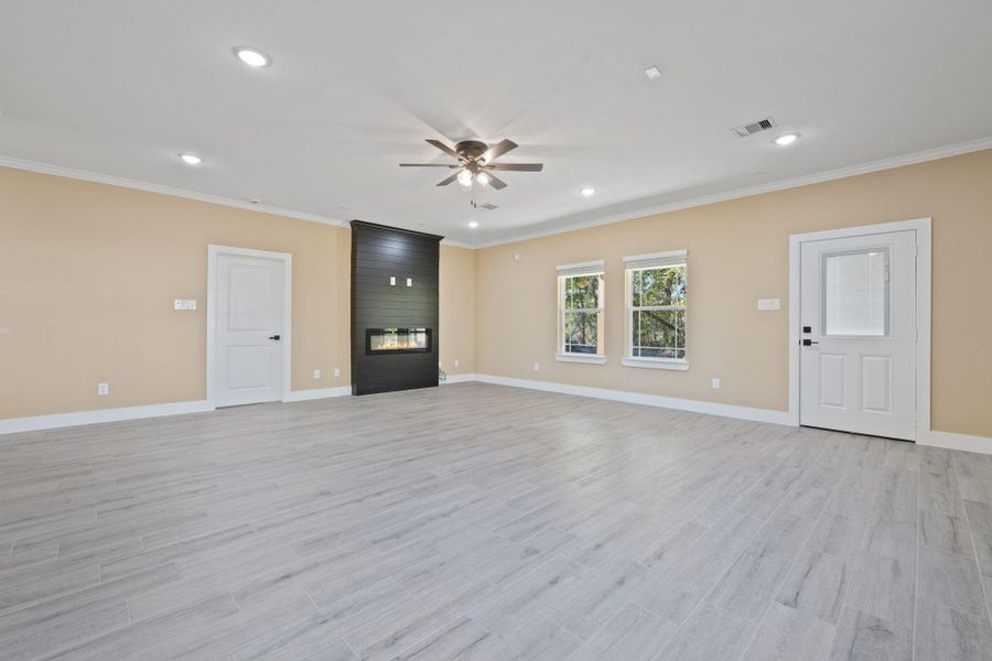 Spacious, unfurnished interior of a new home in , Livingston (Image 16).