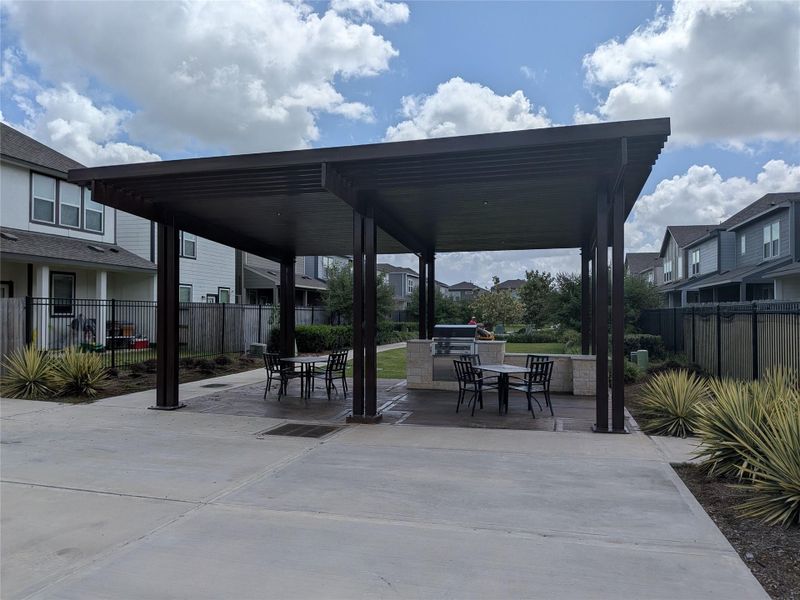 Community amenities in McClendon Park Village, Houston (Image 30).