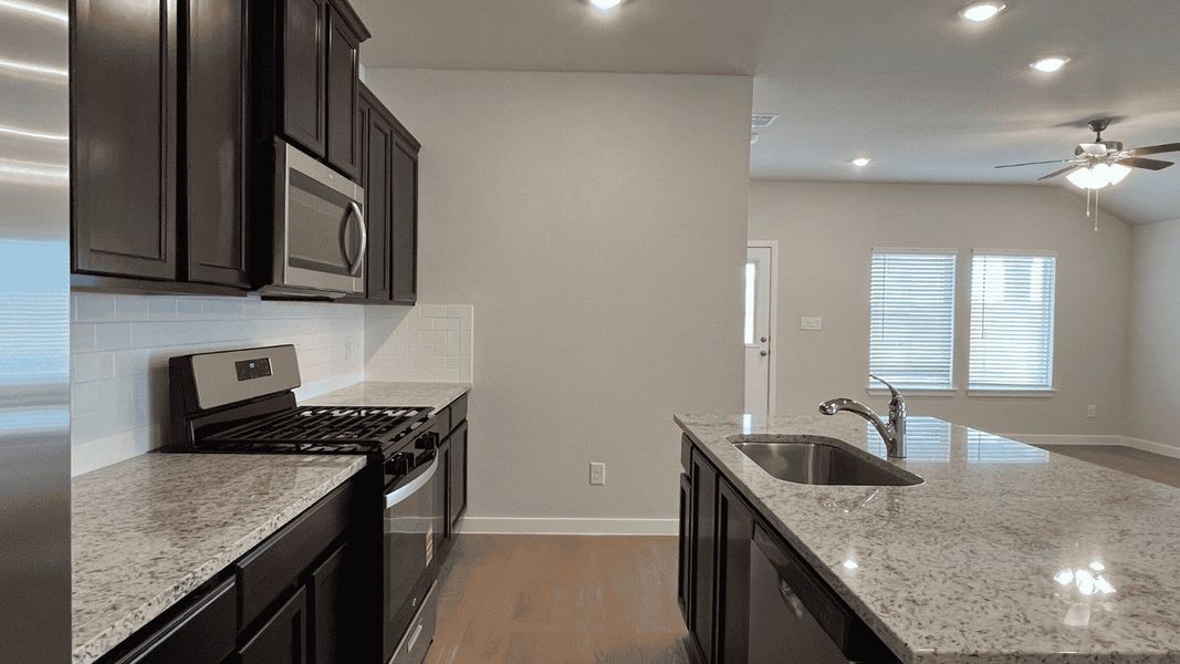 Furnished interior view inside a new home in Saratoga Crossing, Corpus Christi (Image 4).