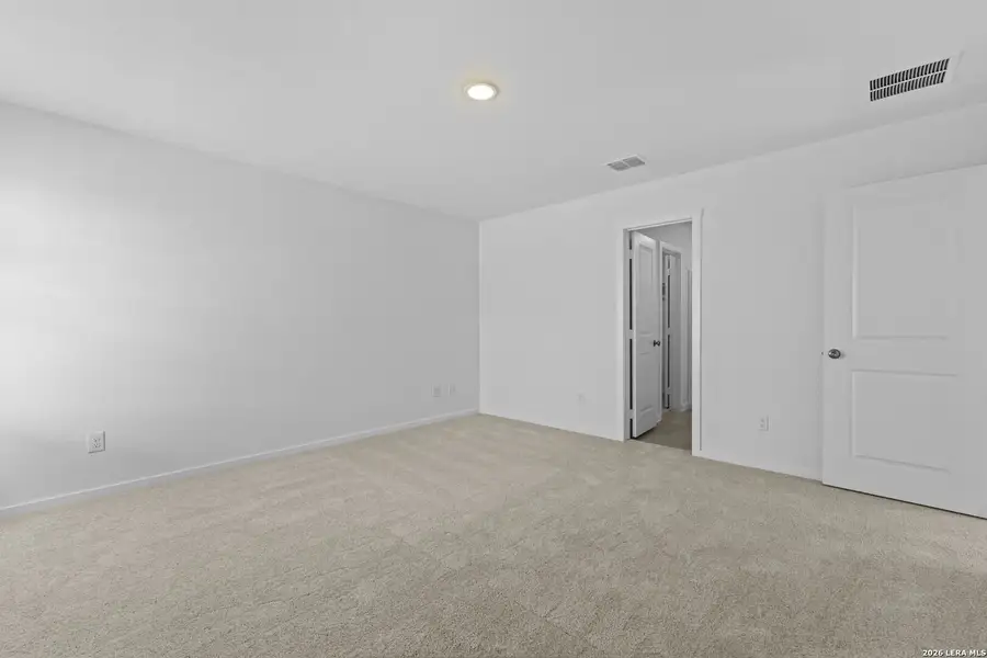 Spacious, unfurnished interior of a new home in Hidden Oasis, San Antonio (Image 29).