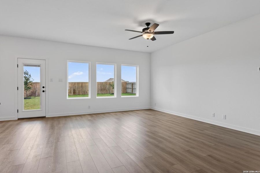 Spacious, unfurnished interior of a new home in Nopal Valley, San Antonio (Image 36).