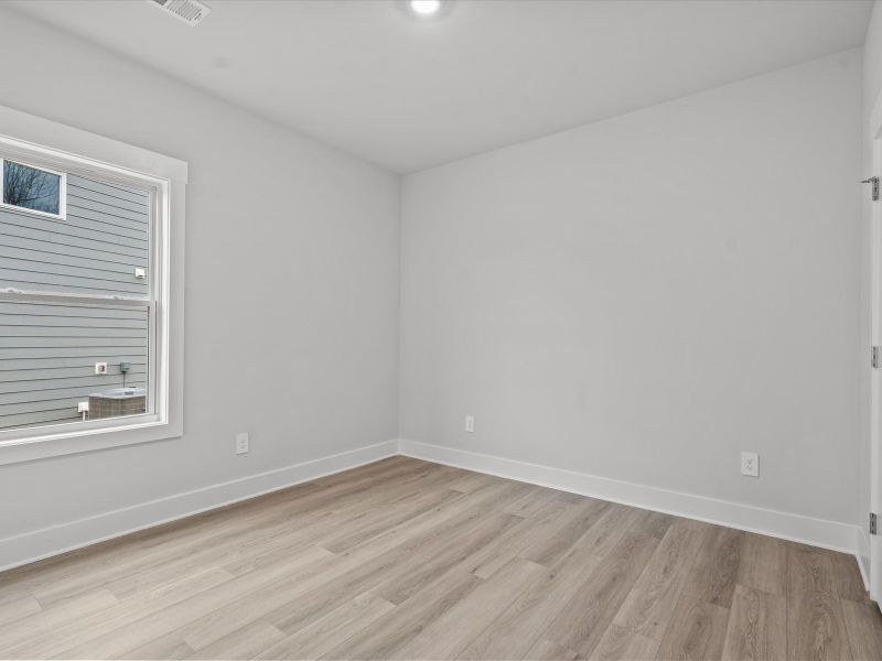 Spacious, unfurnished interior of a new home in Riverwood Farm, Piedmont (Image 19).