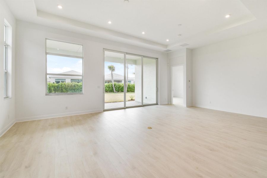 Spacious, unfurnished interior of a new home in PGA Village Verano, Port St. Lucie (Image 9).