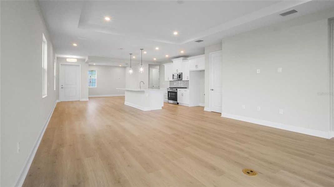 Spacious, unfurnished interior of a new home in Cresswind at Hammock Oaks, Lady Lake (Image 54).