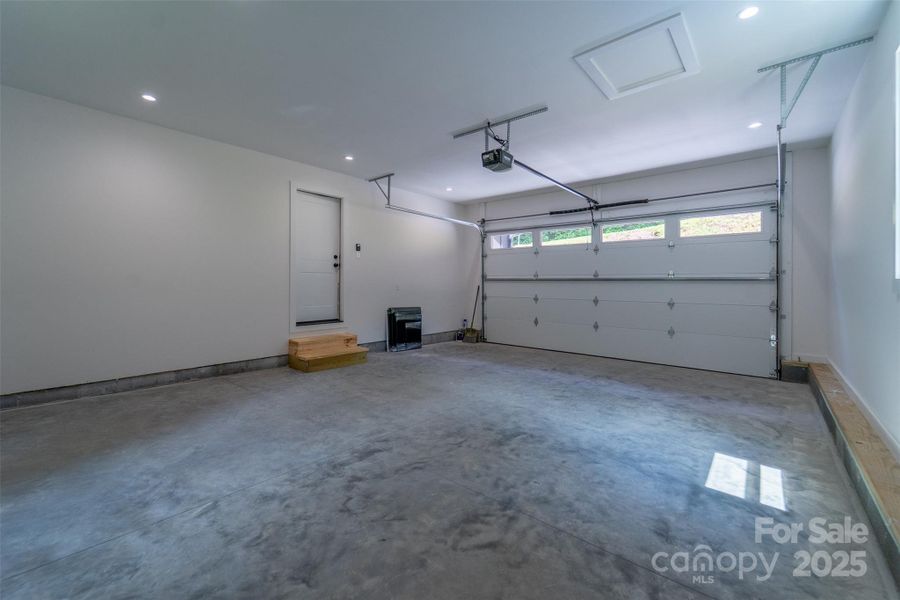 Spacious, unfurnished interior of a new home in , Sylva (Image 19).