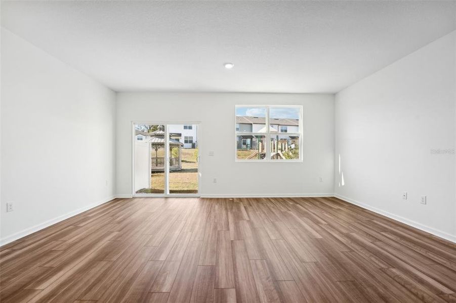 Spacious, unfurnished interior of a new home in Vista Walk, Dade City (Image 30).