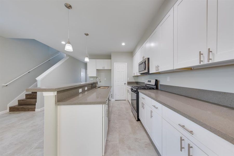 This kitchen is perfect for both casual hosting and everyday cooking. Stainless steel appliances and stunning cabinets give the space a modern, elevated look!