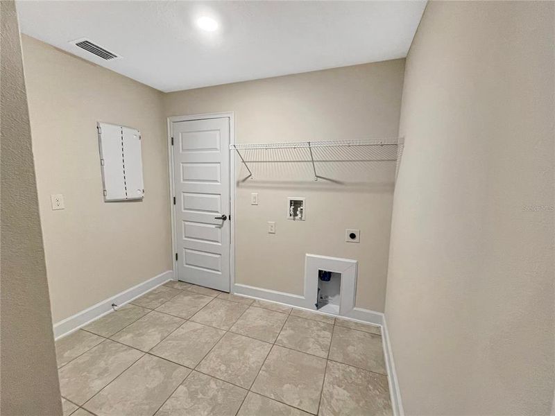 Spacious, unfurnished interior of a new home in Harmony Central, St. Cloud (Image 11).