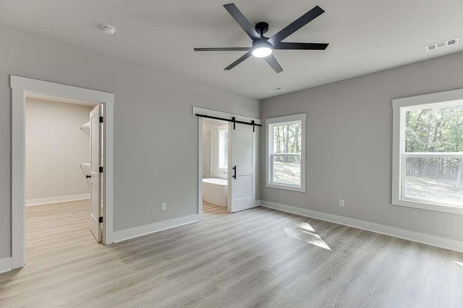 Spacious, unfurnished interior of a new home in , Jefferson (Image 17).