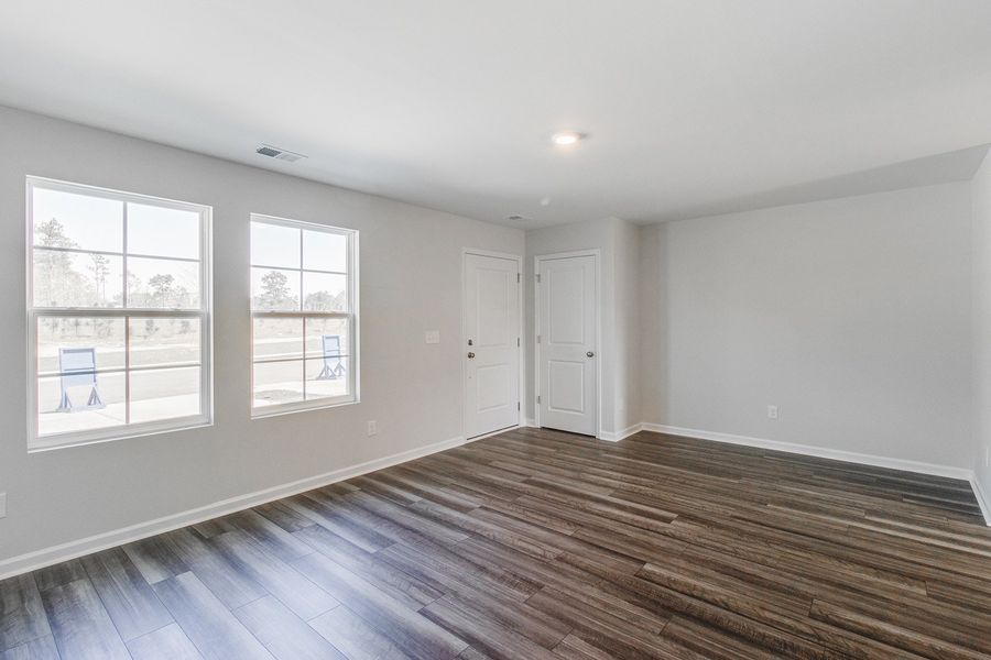 Spacious, unfurnished interior of a new home in Astoria, Columbia (Image 15).