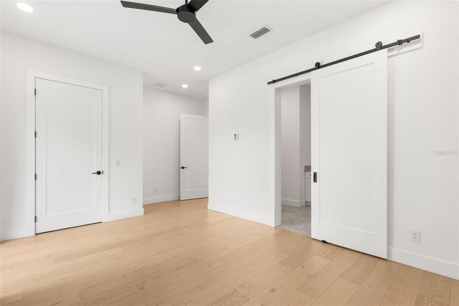 Spacious, unfurnished interior of a new home in , Windermere (Image 23).