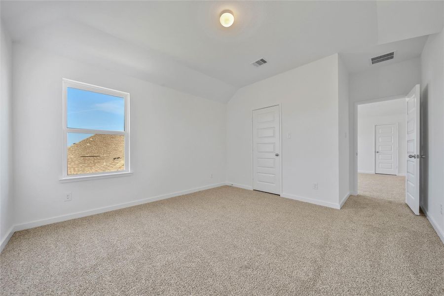Spacious, unfurnished interior of a new home in , Rosharon (Image 27).