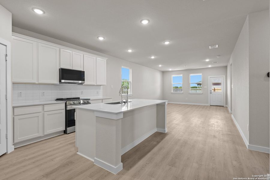 Furnished interior view inside a new home in Cinco Lakes, San Antonio (Image 15).