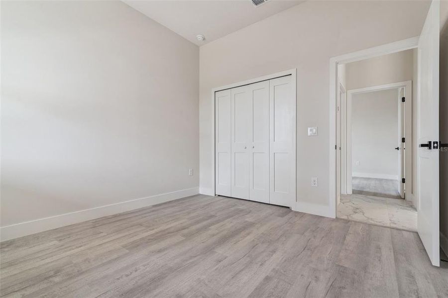 Spacious, unfurnished interior of a new home in , Belleview (Image 26).