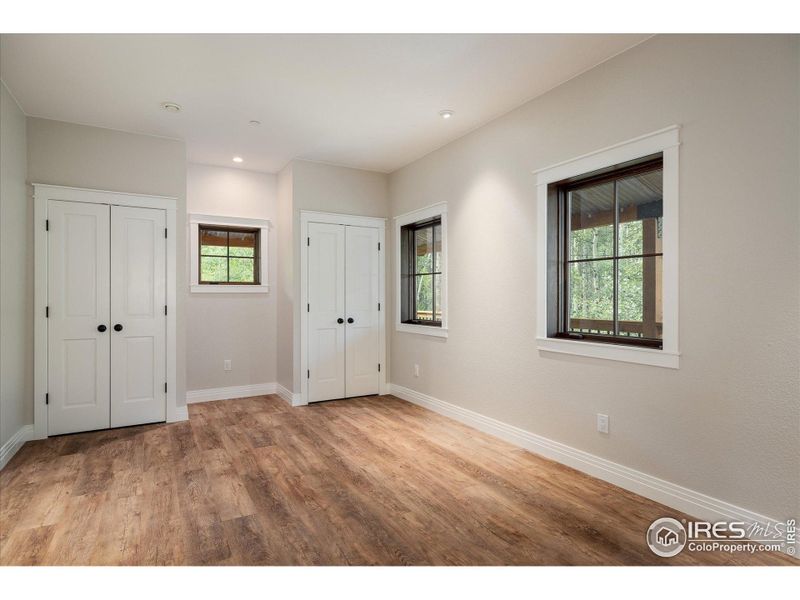 Spacious, unfurnished interior of a new home in , Golden (Image 20).