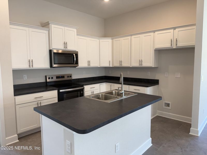 Furnished interior view inside a new home in Summerglen, Jacksonville (Image 7). Furnished interior view inside a new home in Summerglen, Jacksonville (Image 7).