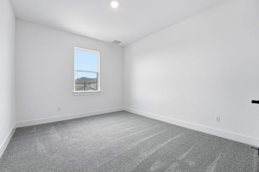 Spacious, unfurnished interior of a new home in Santa Rita Ranch, Liberty Hill (Image 20).